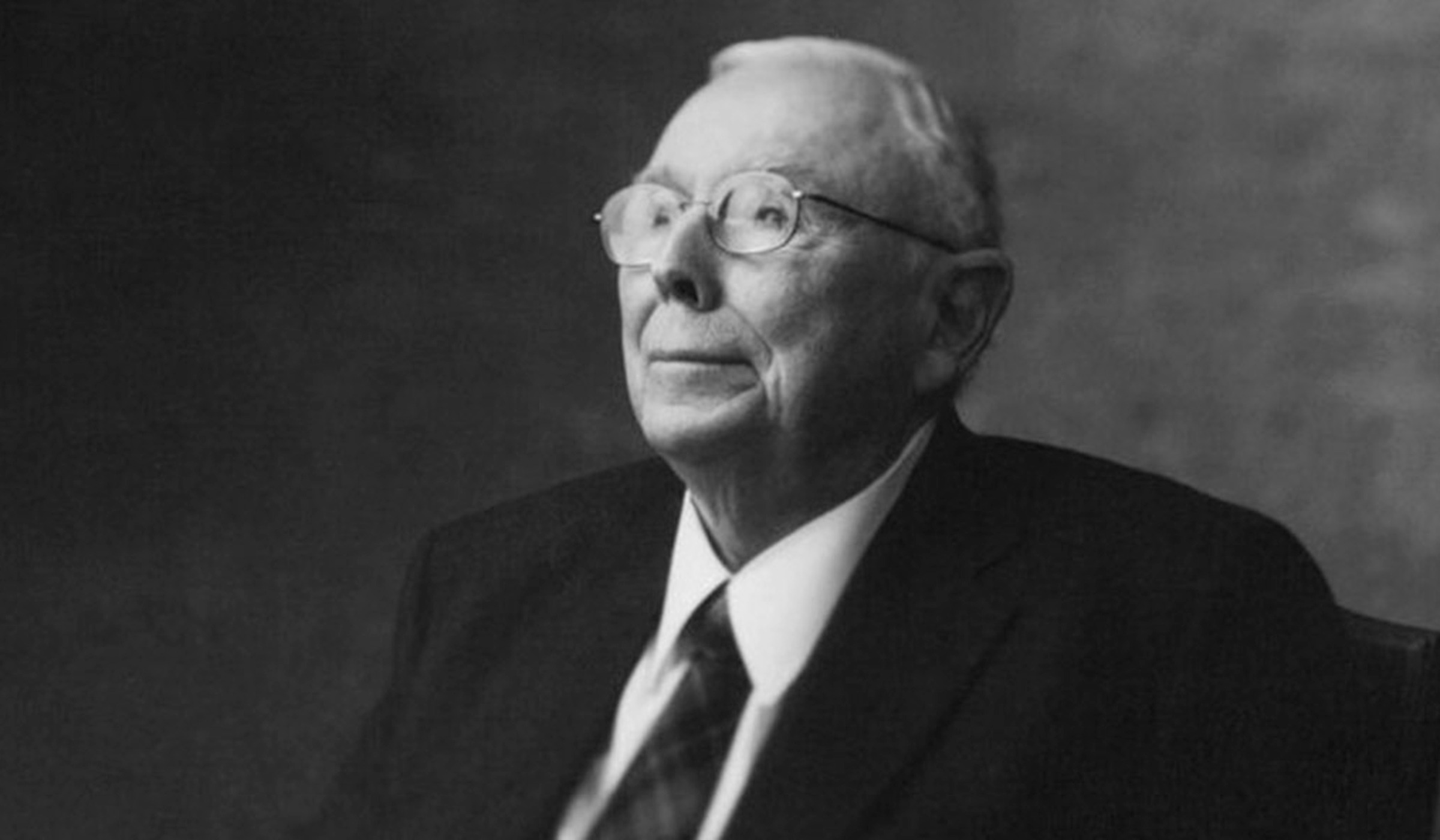 Black-and-white portrait of Charlie Munger.